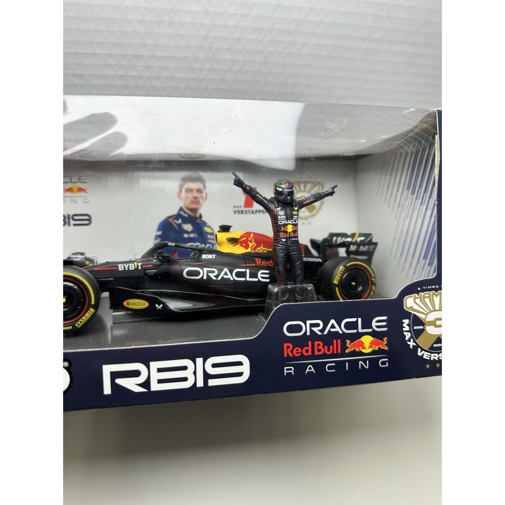 Bburago - 18-60061 - Oracle Red Bull RB19 & Verstappen #1 Figure- Scale 1:24